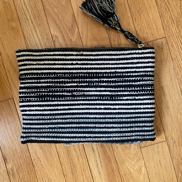 Aritzia Wilfred Black and Gray White Woven Clutch with Tassels boho purse RARE - Picture 2 of 3